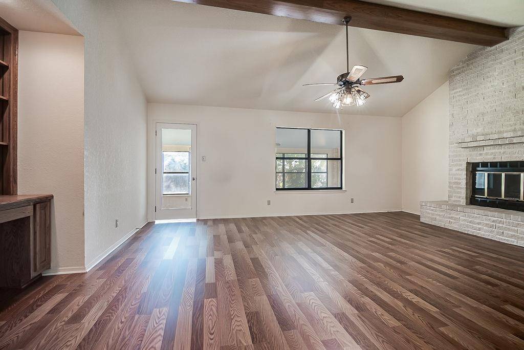 208 Edgewood DR, Fredericksburg, TX 78624