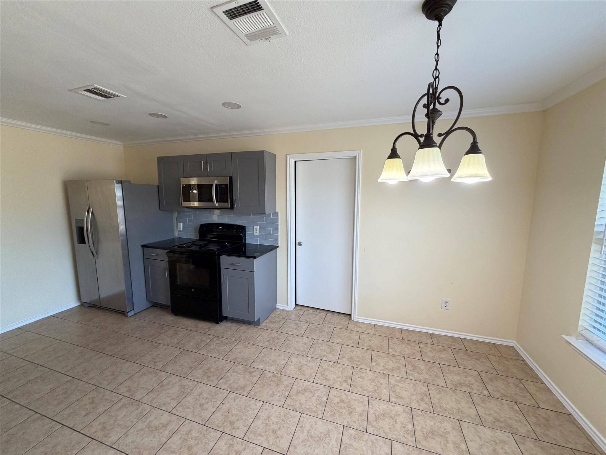 2203 Bluebonnet DR, Round Rock, TX 78664