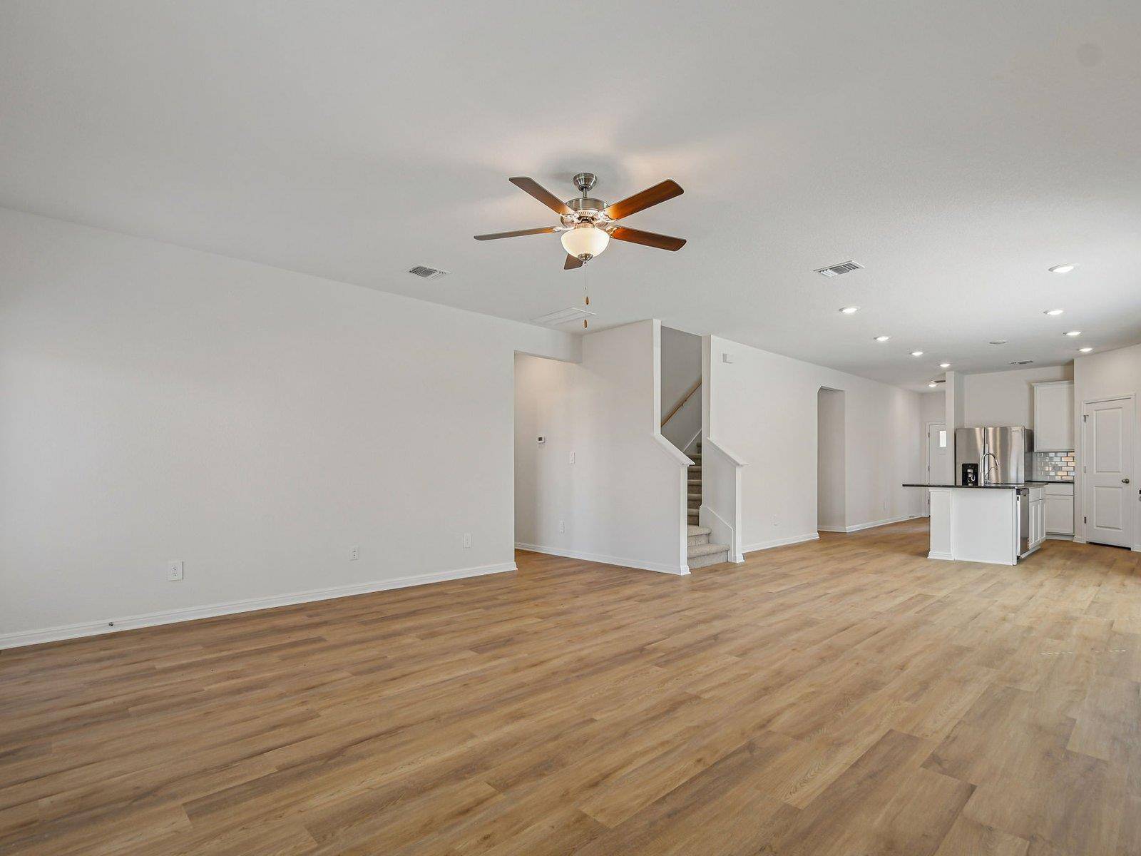 280 Red Tail Hawk LN, Cedar Creek, TX 78612
