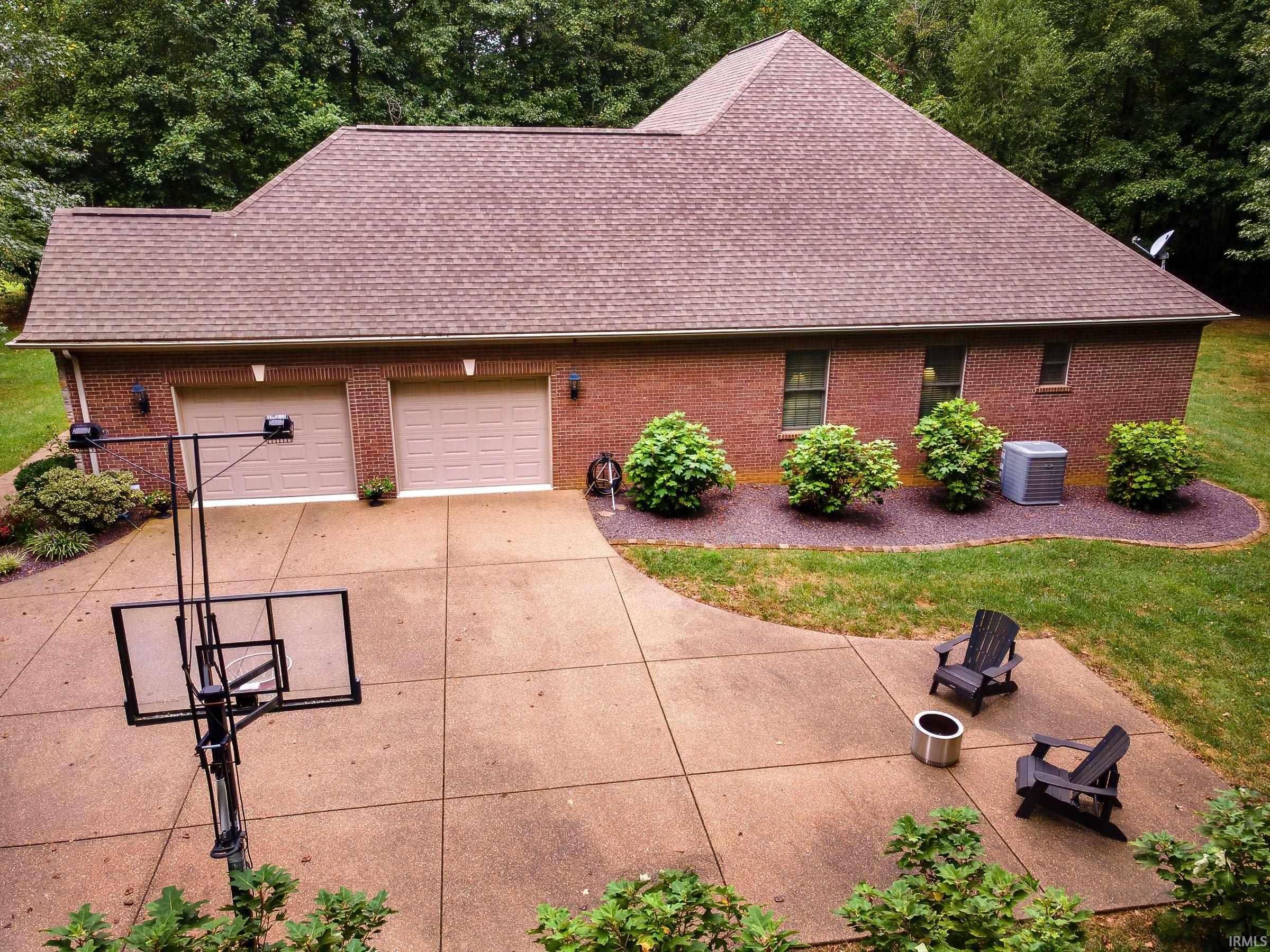 8860 & 8800 N Waterford DR, Mount Vernon, IN 47620