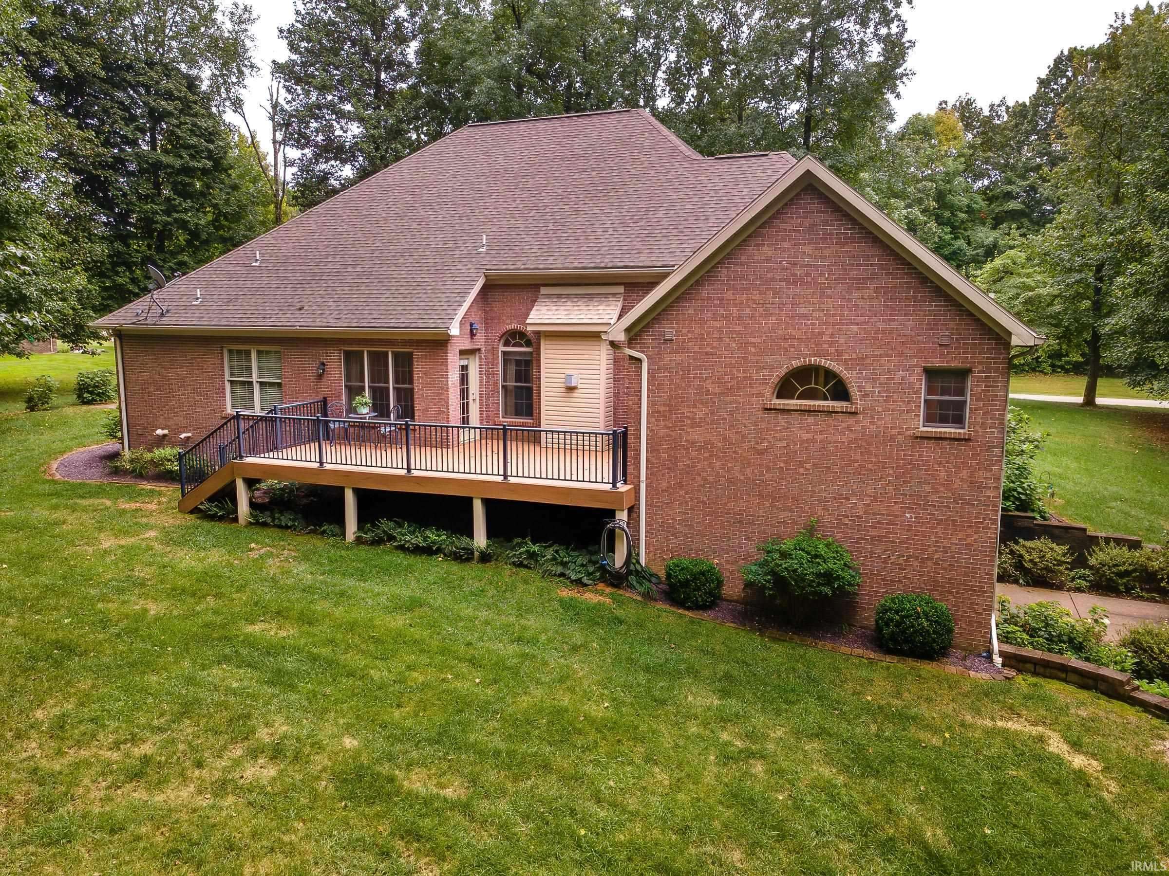 8860 & 8800 N Waterford DR, Mount Vernon, IN 47620