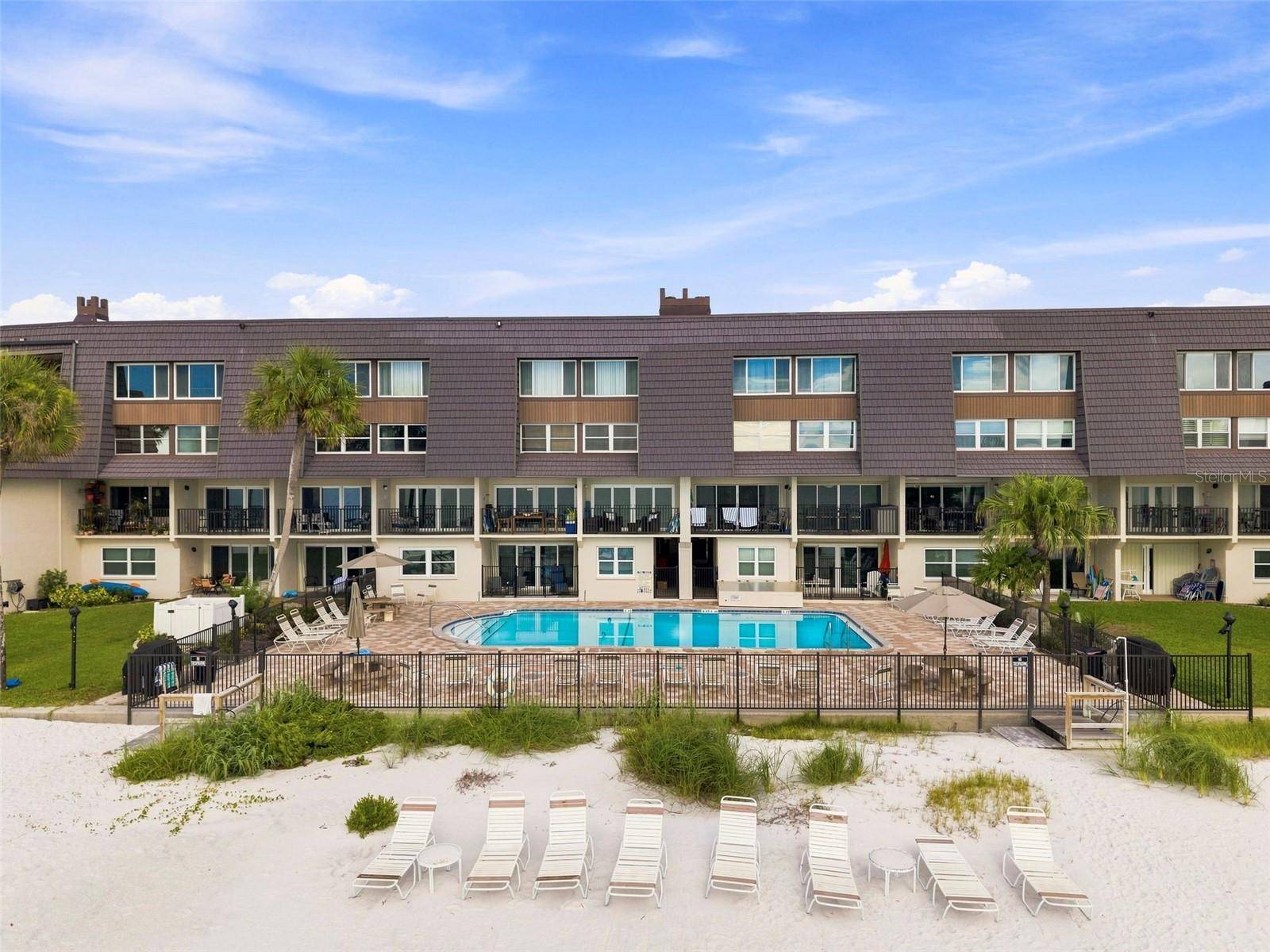 60 GULF BLVD #402, Indian Rocks Beach, FL 33785