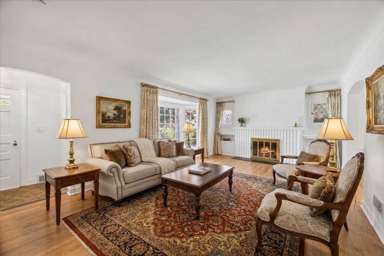 241 Southcote RD, Riverside, IL 60546