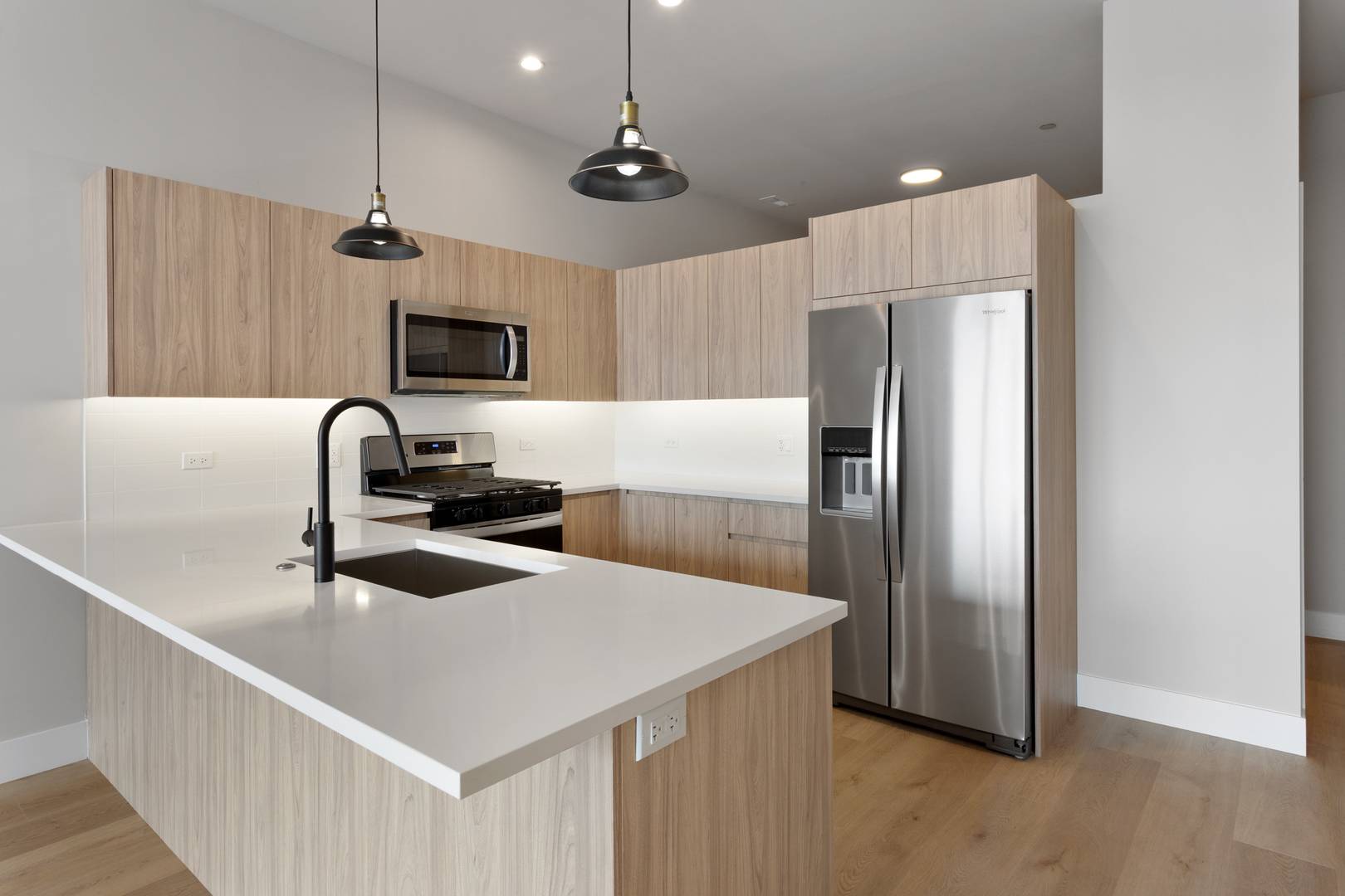 2505 W Farragut AVE #207, Chicago, IL 60625