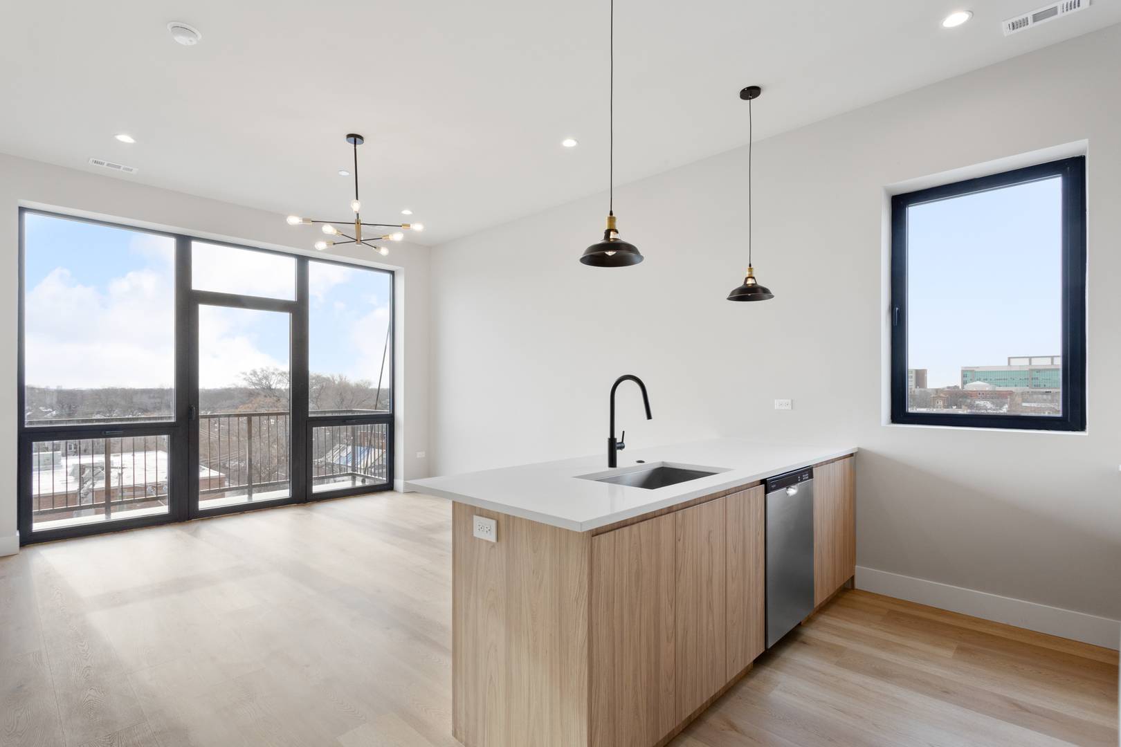 2505 W Farragut AVE #207, Chicago, IL 60625