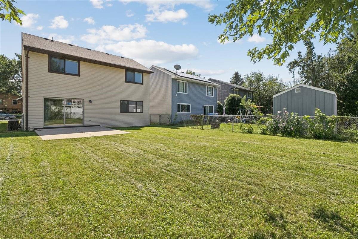322 Maple LN, Round Lake, IL 60073
