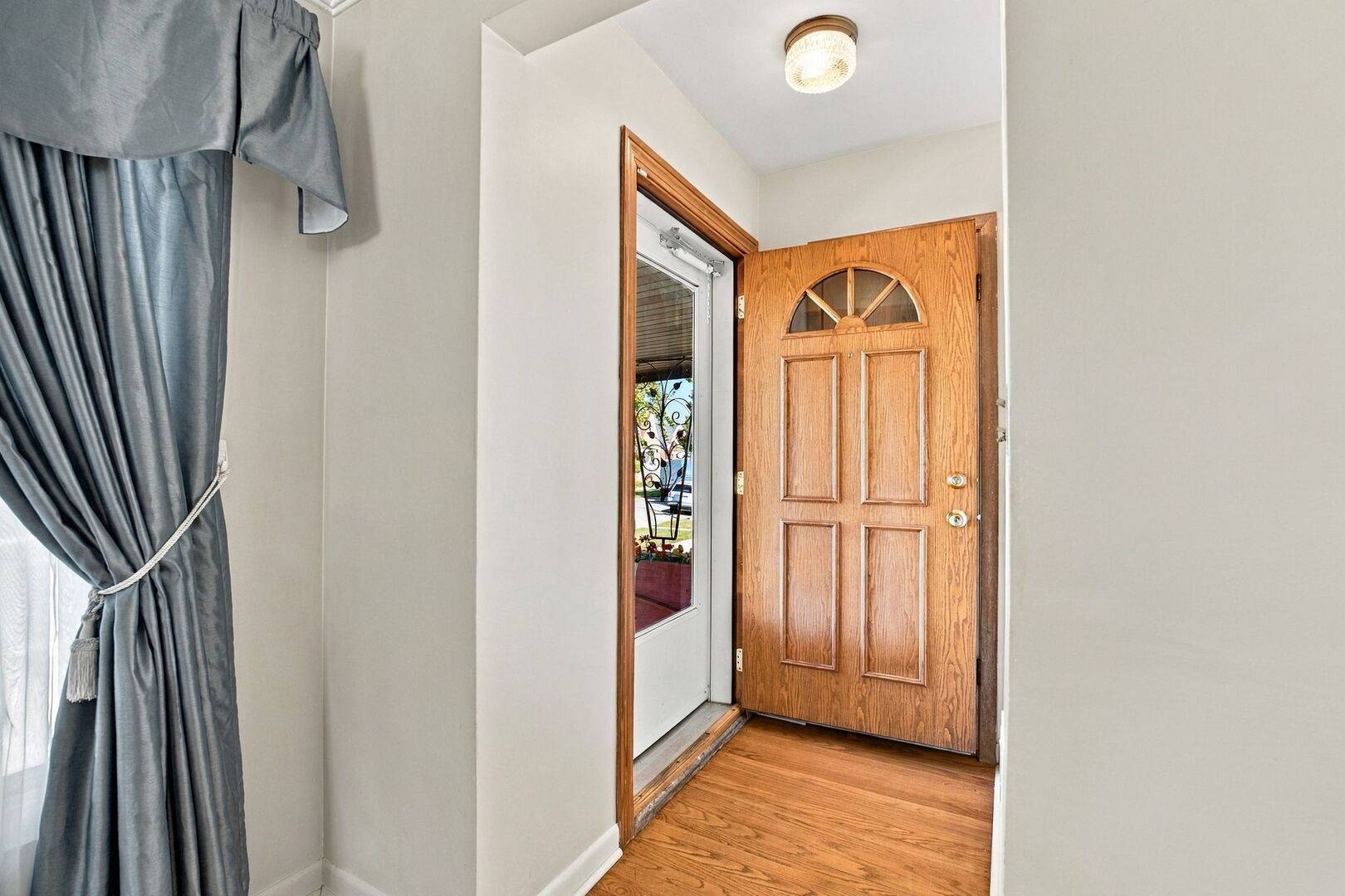 6843 S Kedvale AVE, Chicago, IL 60629