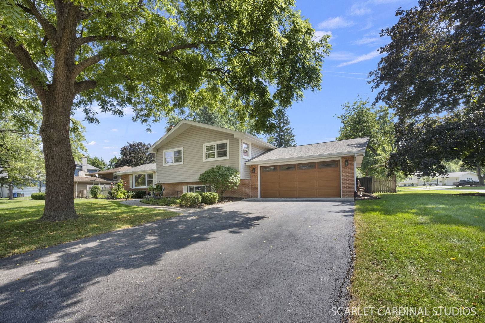 328 Spruce DR, Naperville, IL 60540