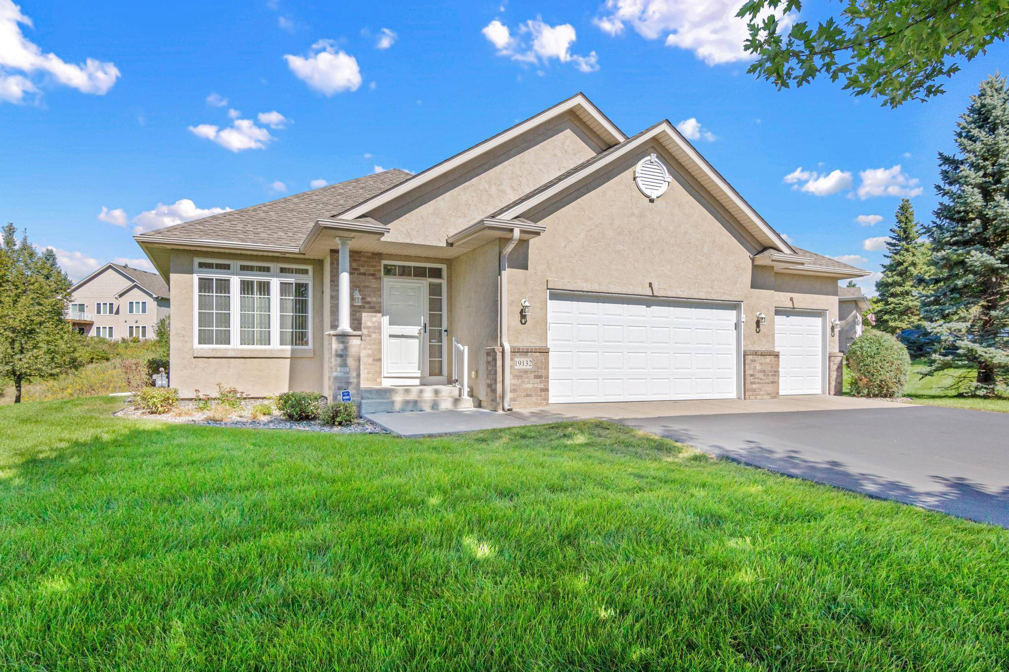 19132 Inndale DR, Lakeville, MN 55044