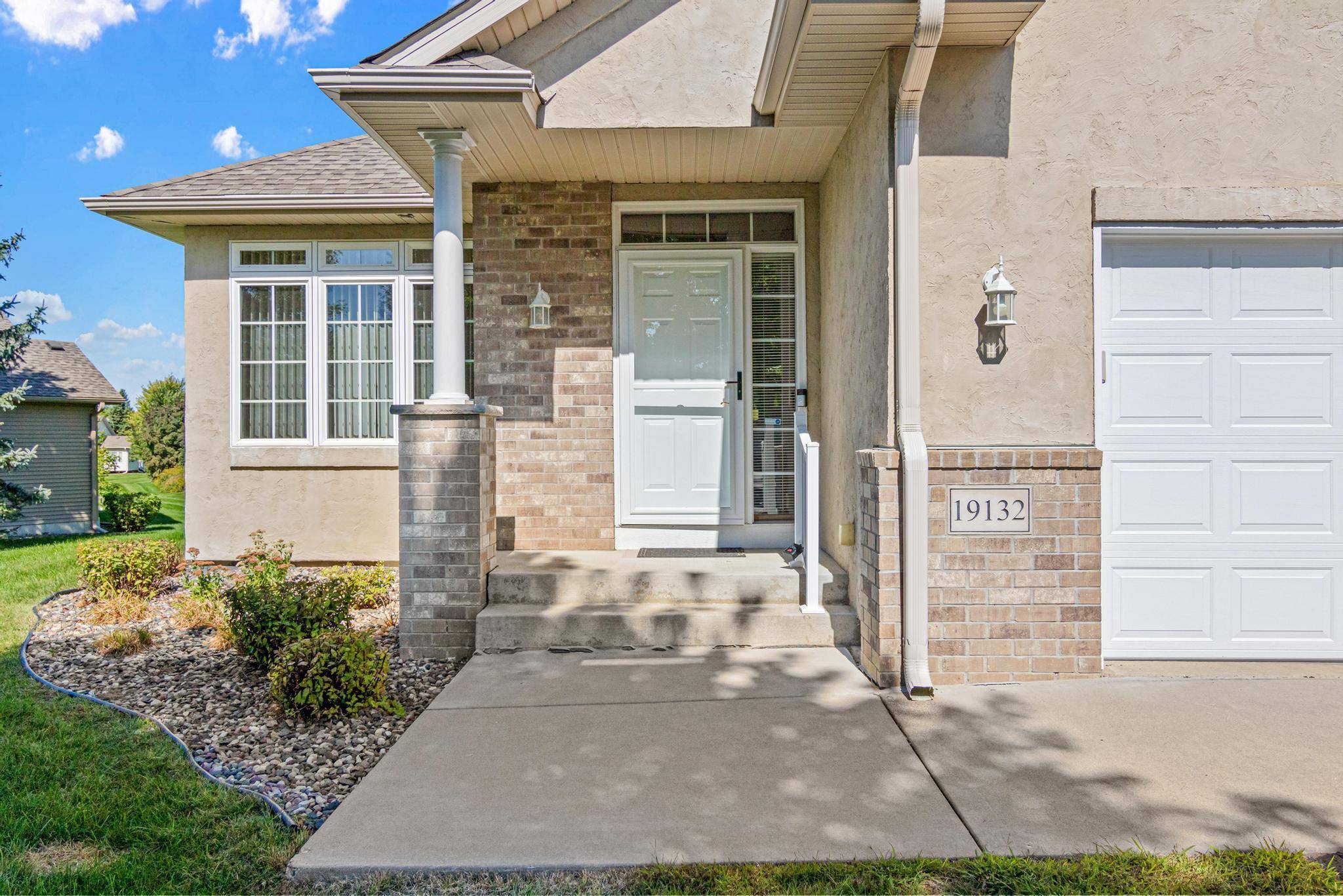 19132 Inndale DR, Lakeville, MN 55044