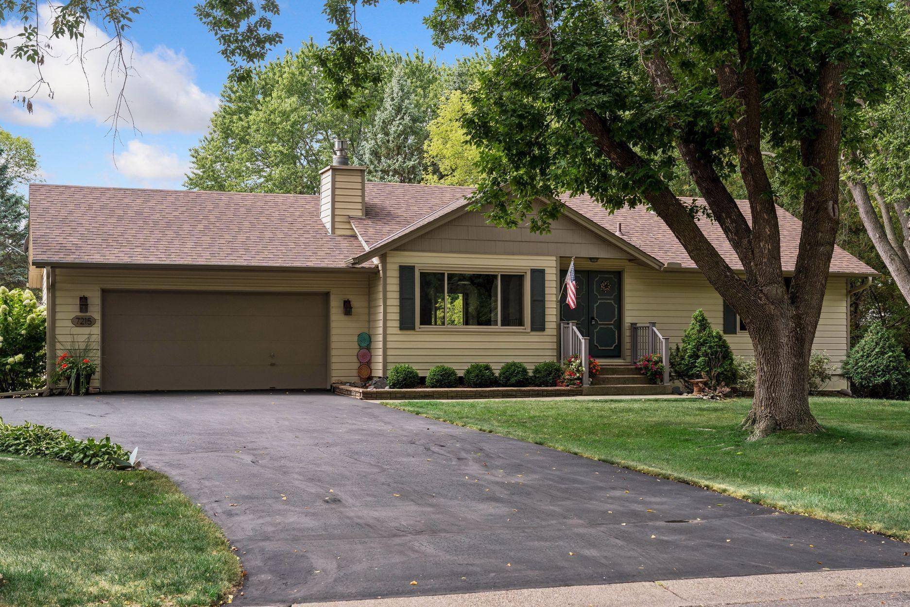 7215 Polaris LN N, Maple Grove, MN 55311