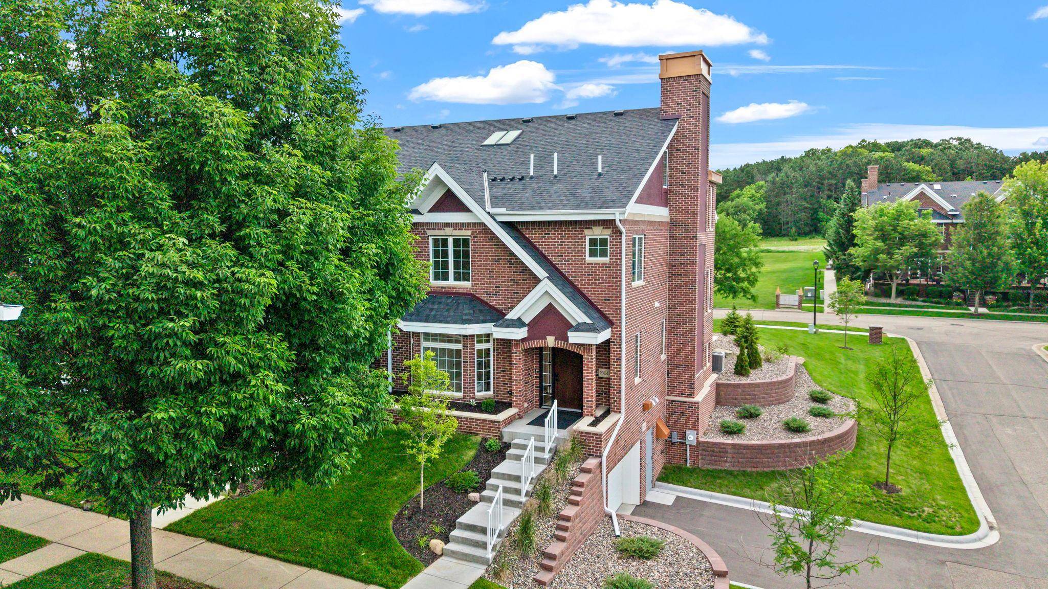 10814 Falling Water LN #A, Woodbury, MN 55129