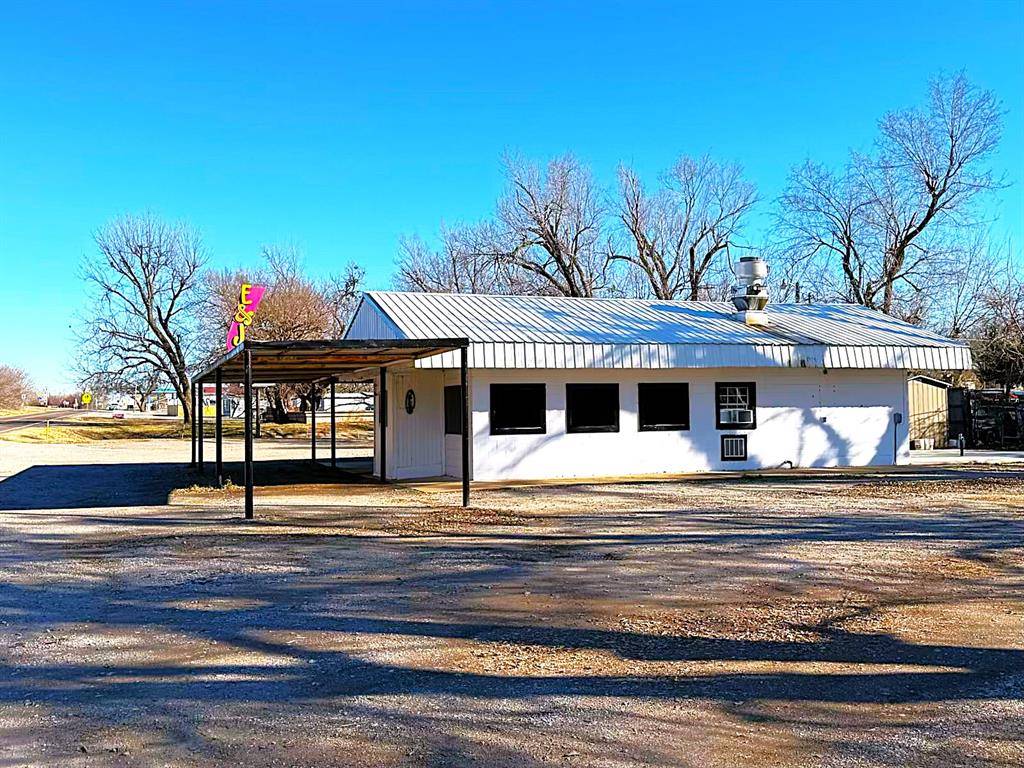 416 E Apache Trail RD, Apache, OK 73006