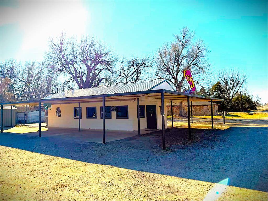 416 E Apache Trail RD, Apache, OK 73006