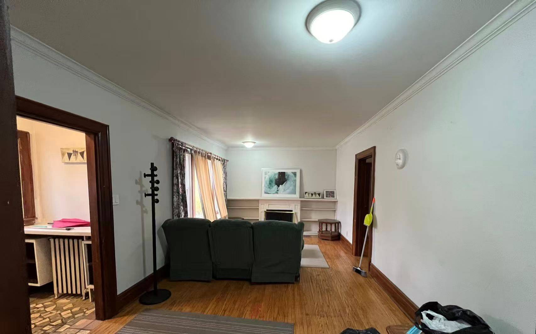 68 Whitton RD, Hamilton, ON L8S 4C7