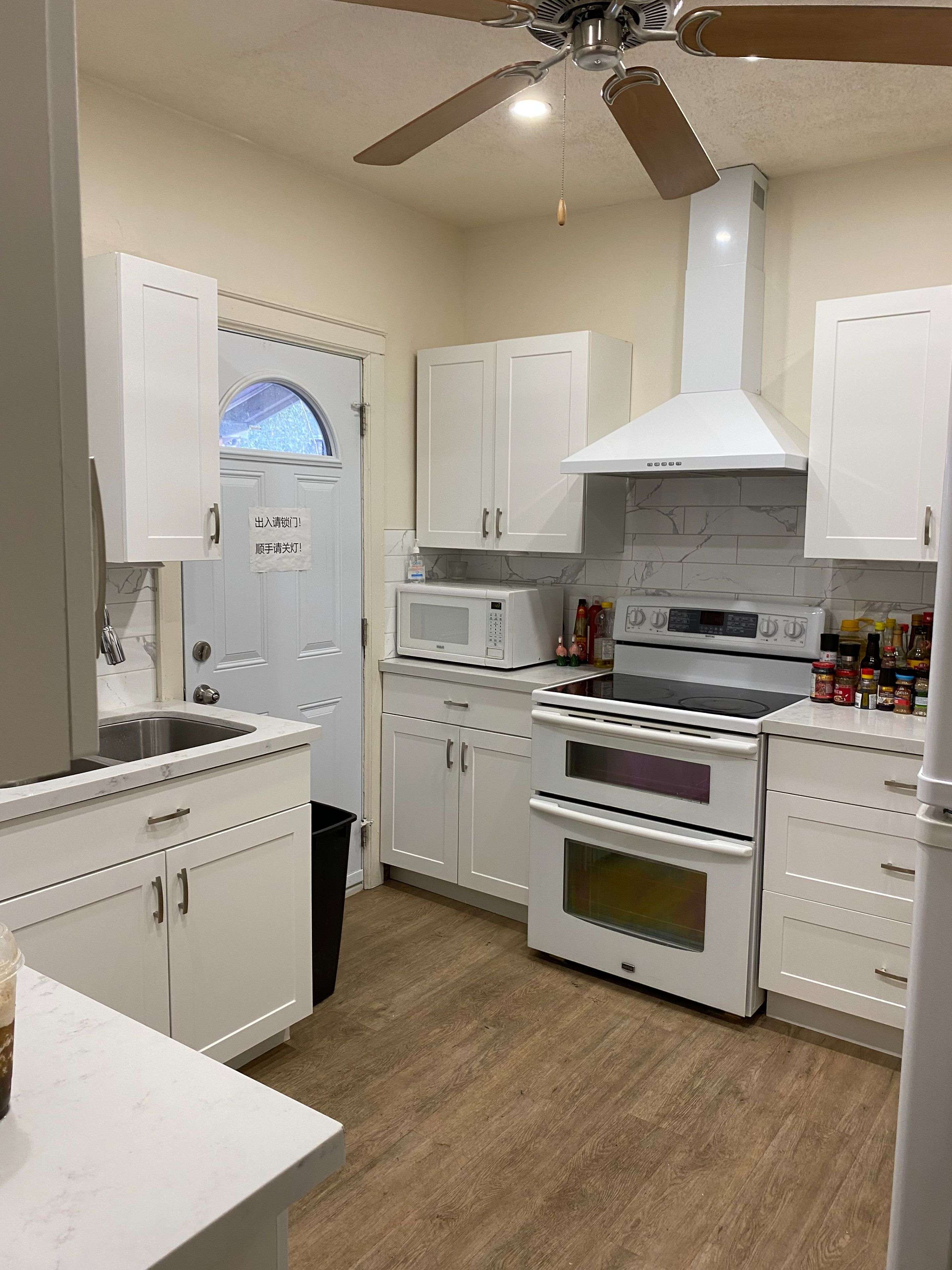 68 Whitton RD, Hamilton, ON L8S 4C7