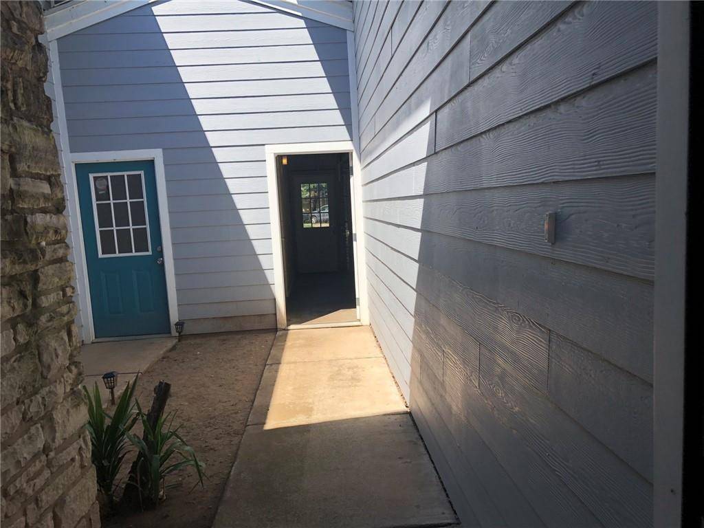 407 Vista West CT, Bastrop, TX 78602
