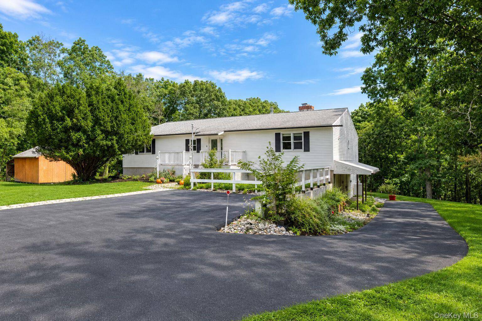 226 Charwill DR, Clinton Corners, NY 12514