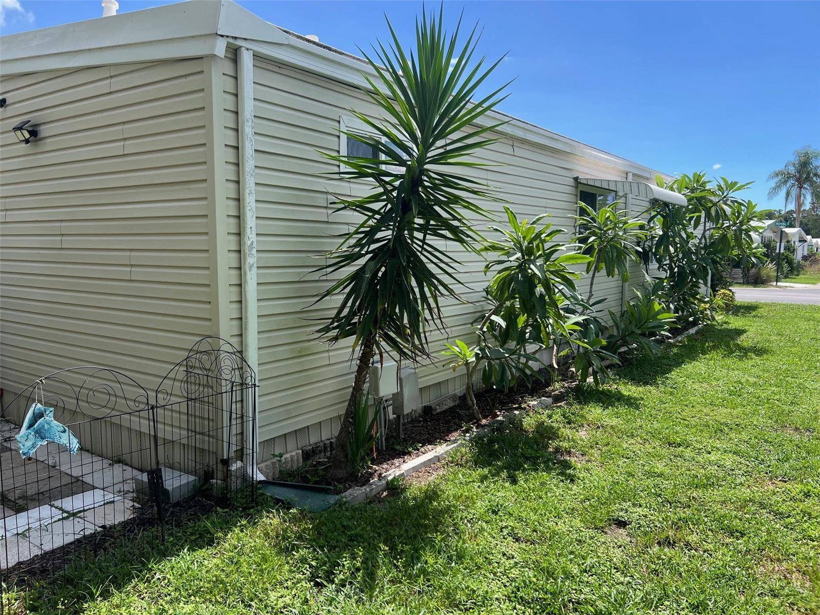 63 ROYAL PALM CIR, Largo, FL 33778
