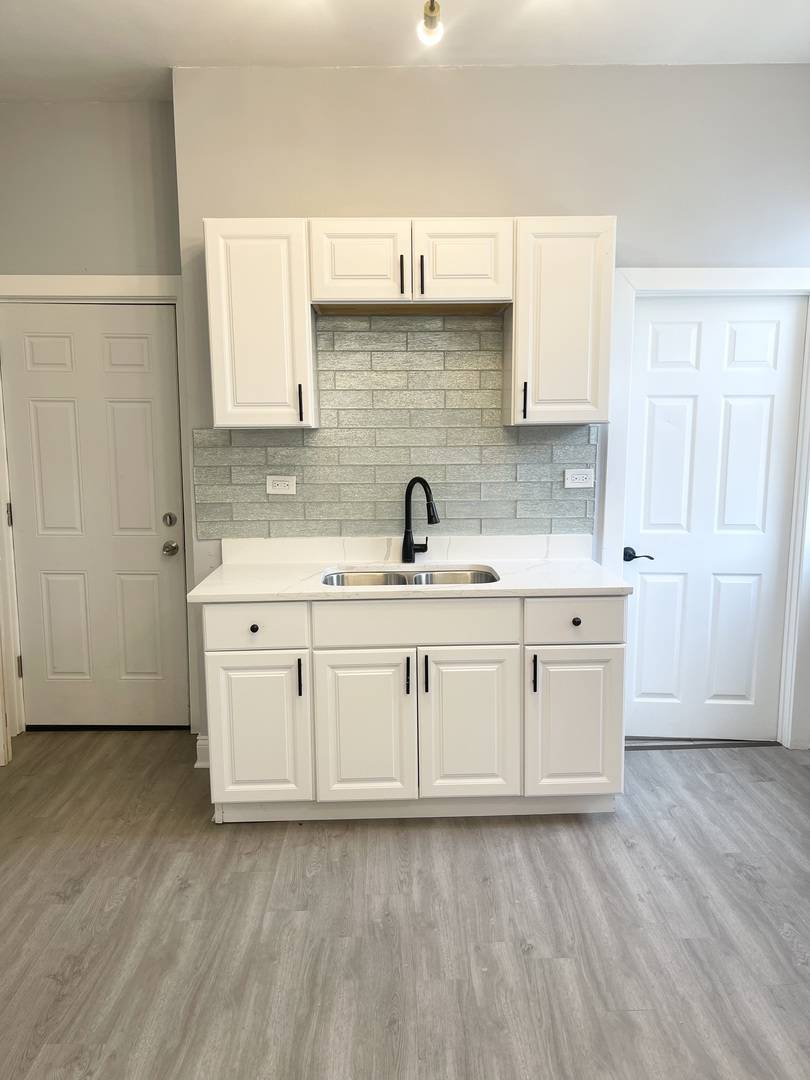 2333 W Ohio ST, Chicago, IL 60612