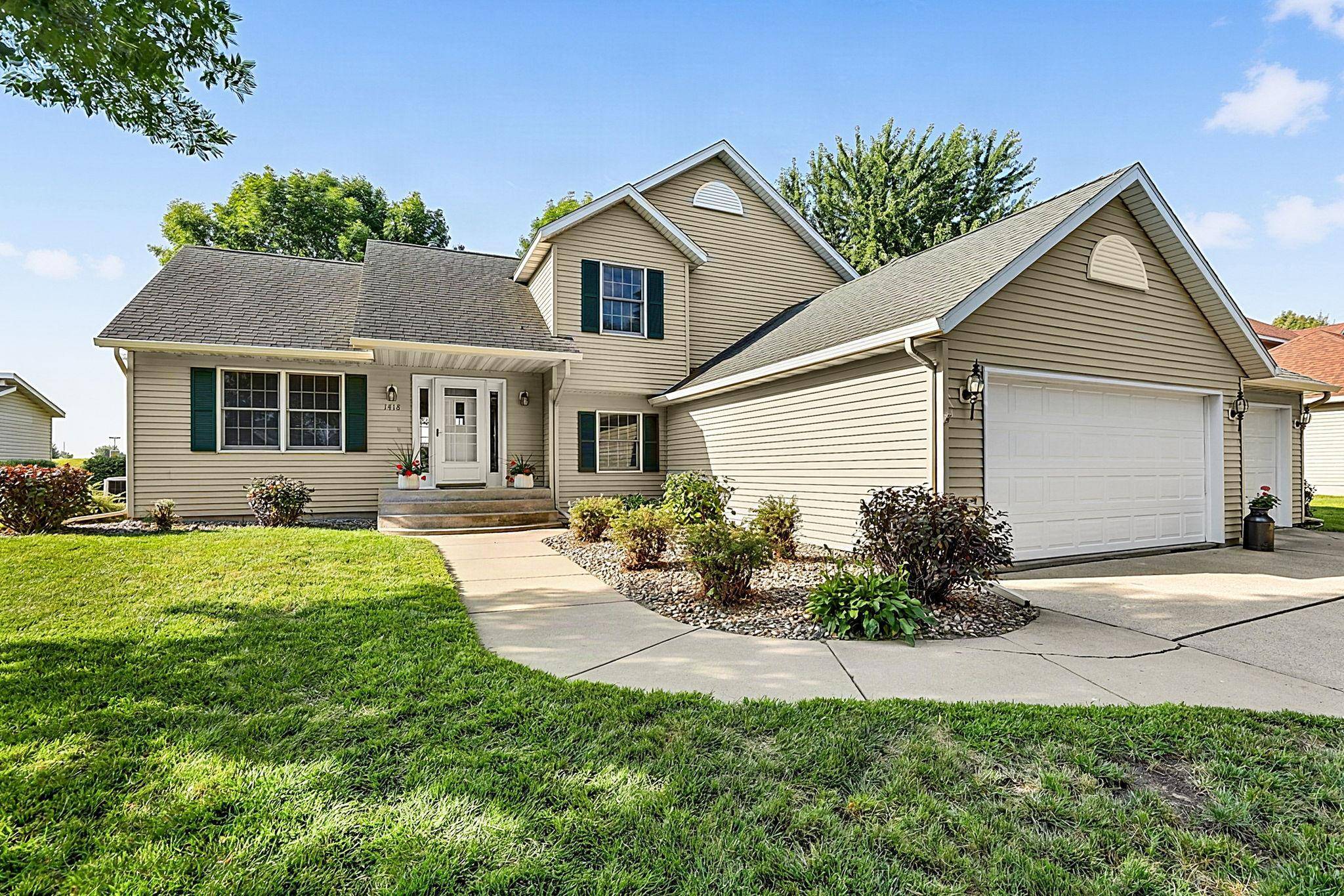 1418 8th AVE SW, Hutchinson, MN 55350