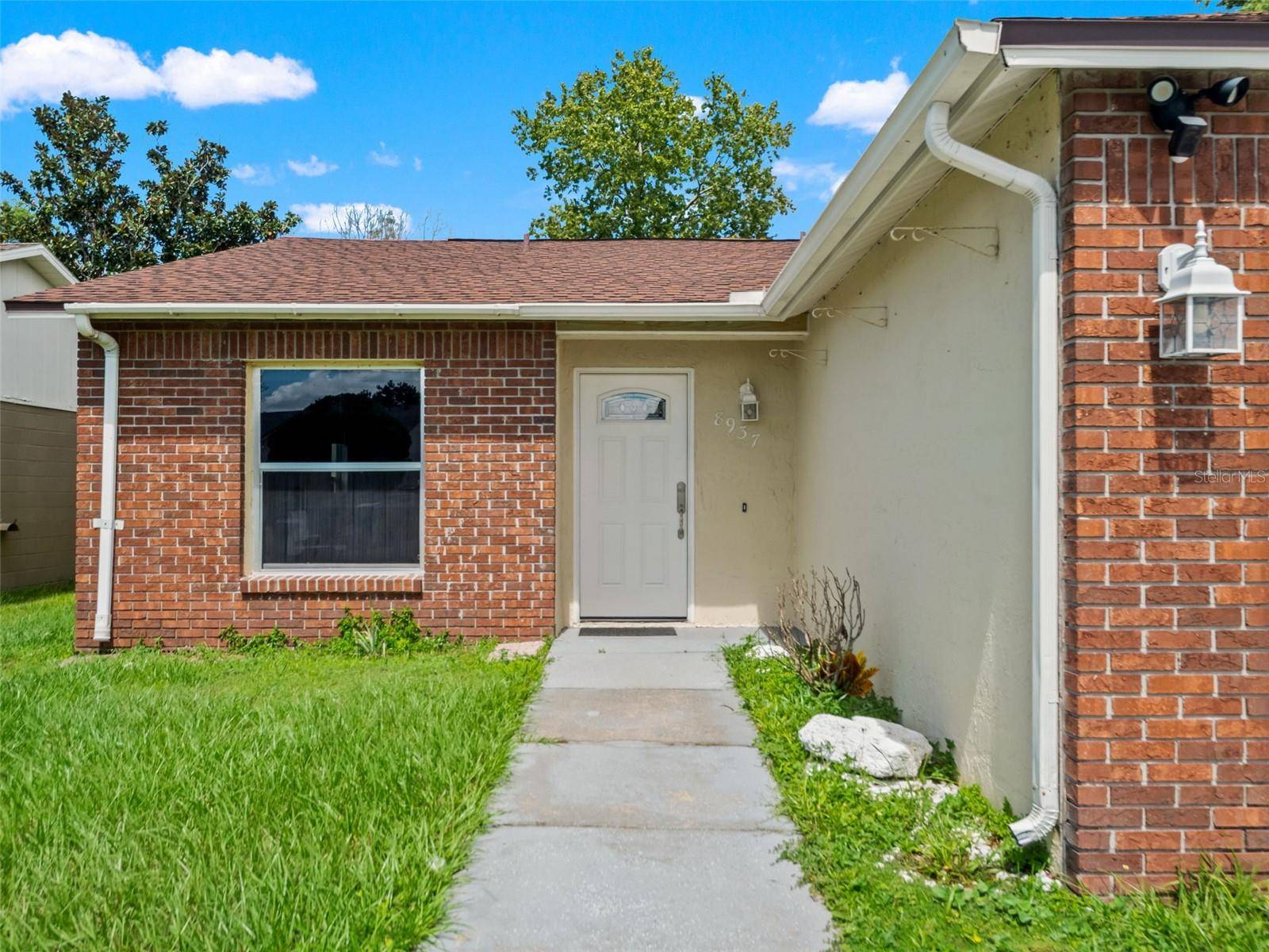 8937 VALENCIA GARDENS DR, Orlando, FL 32825