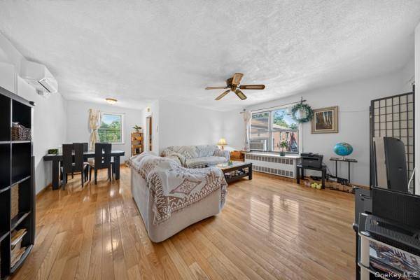 196-23 73rd Ave #2, Fresh Meadows, NY 11365