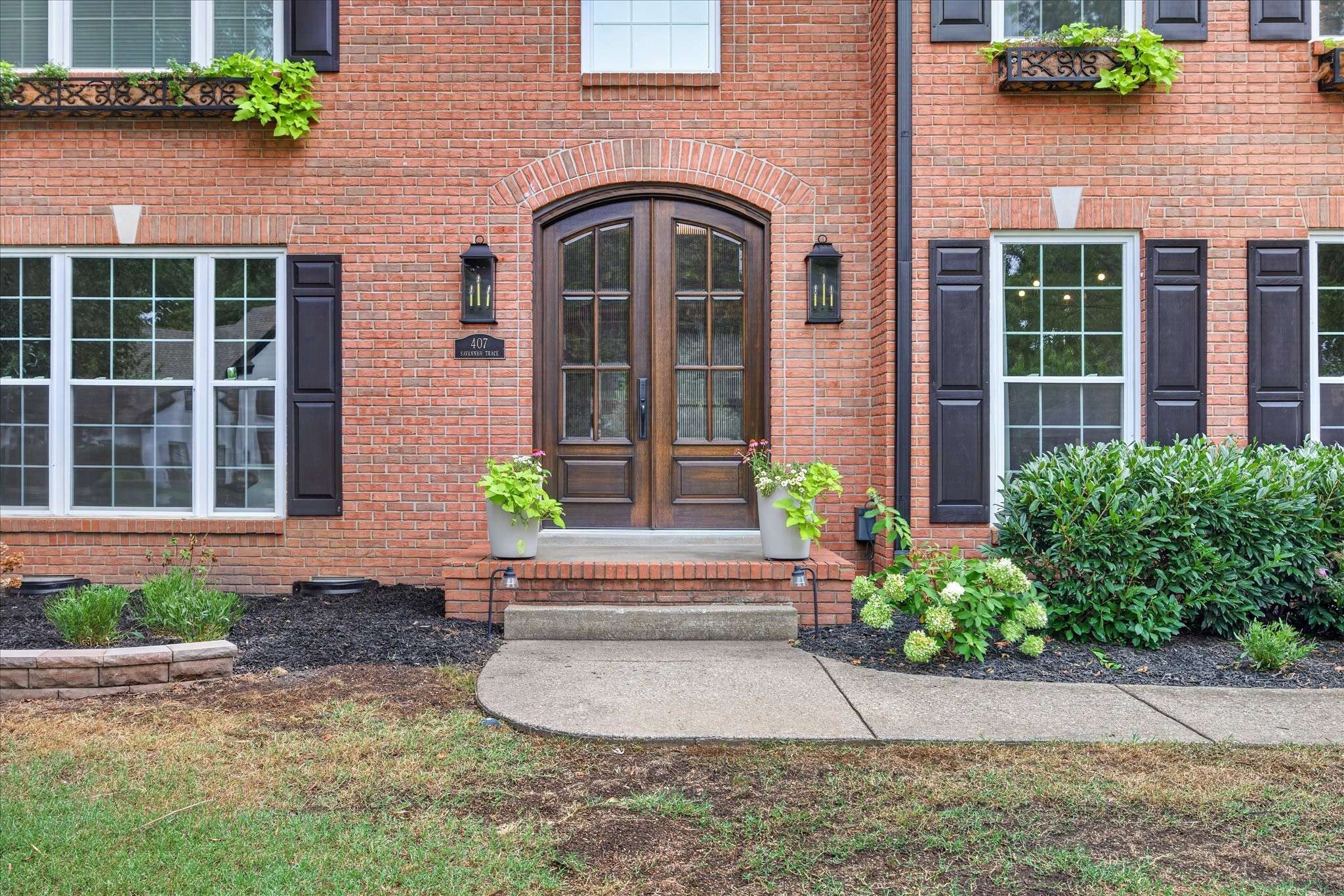 407 Savannah Trace Dr, Clarksville, TN 37043