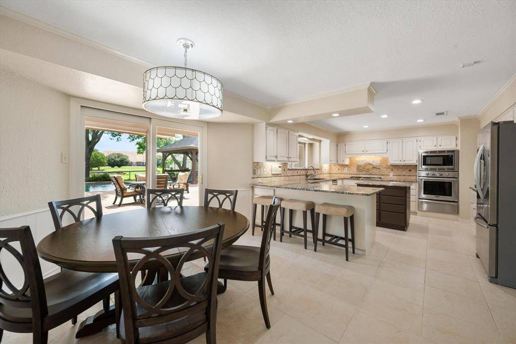 8111 Russell Curry Road, Arlington, TX 76001