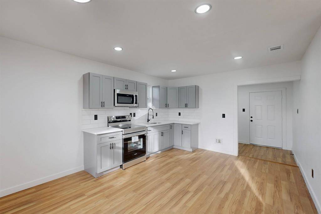 2802 N Masters Drive, Dallas, TX 75227