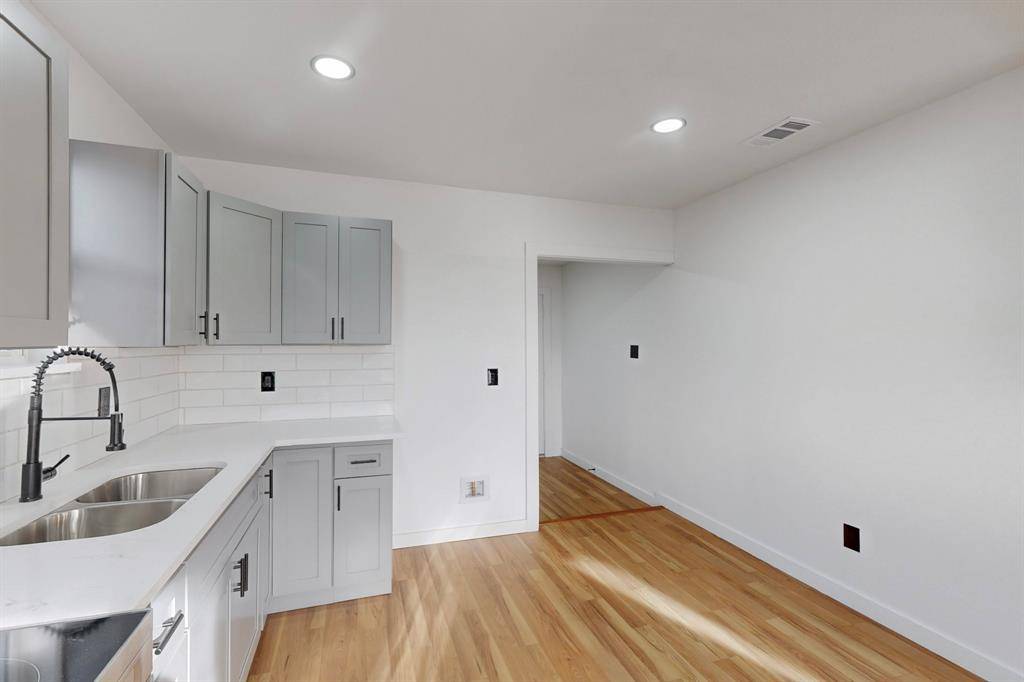 2802 N Masters Drive, Dallas, TX 75227
