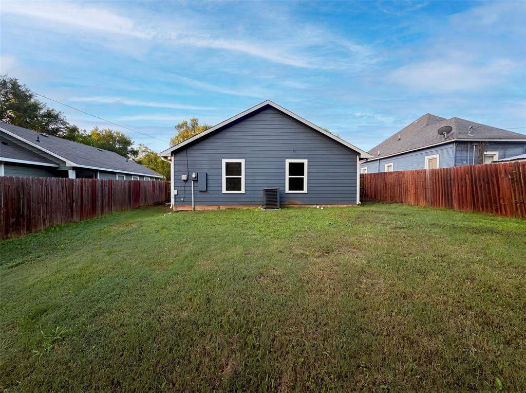 709 W Hull Street, Denison, TX 75020
