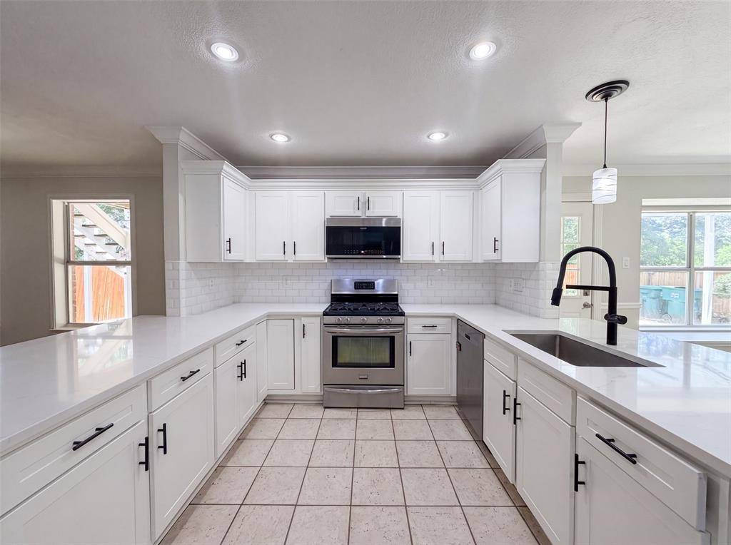 6878 Genevieve Drive, Fort Worth, TX 76137