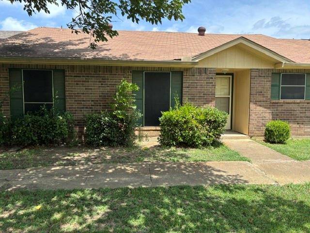 22 E Townhouse Lane #31, Grand Prairie, TX 75052