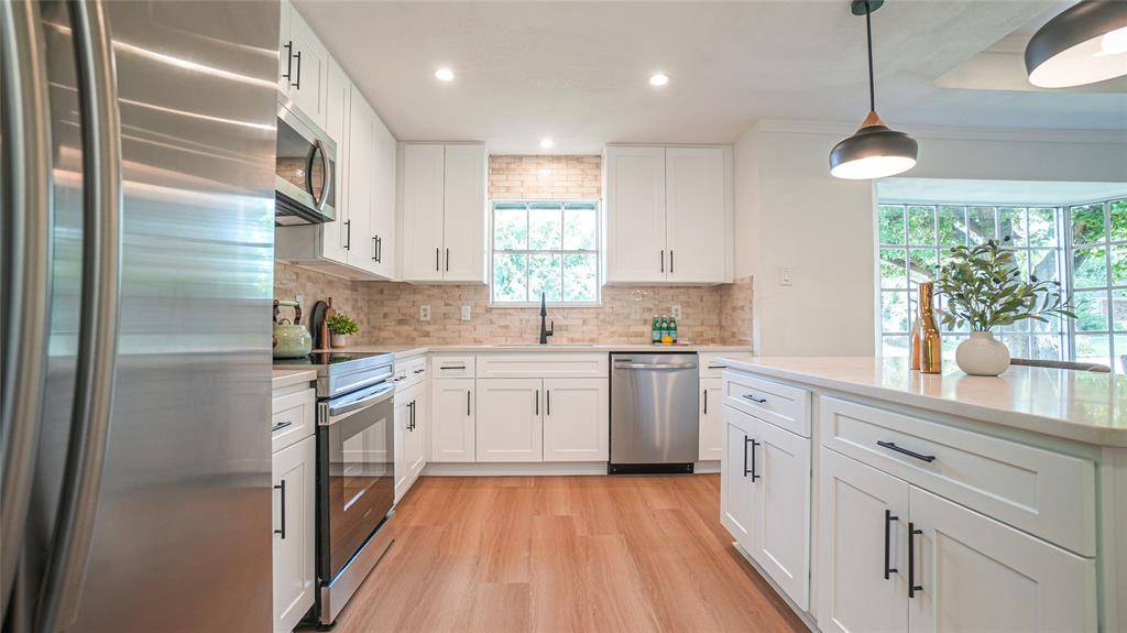 1917 Middle Glen Drive, Carrollton, TX 75007