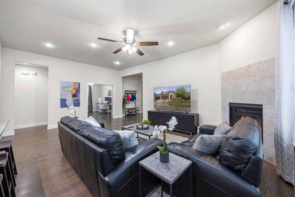 908 Spring Falls Drive, Mckinney, TX 75071