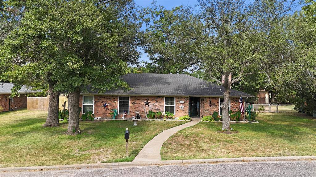 3016 Arapaho Road, Commerce, TX 75428