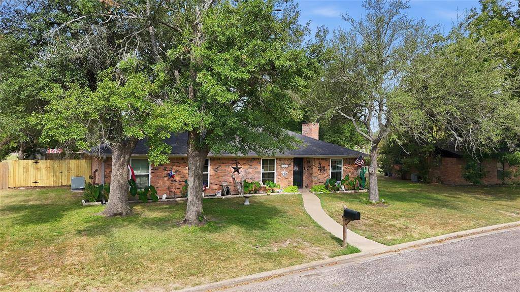 3016 Arapaho Road, Commerce, TX 75428