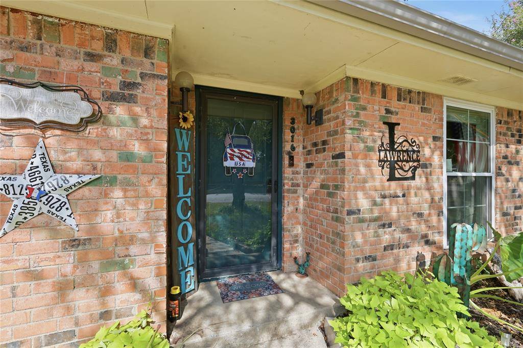 3016 Arapaho Road, Commerce, TX 75428