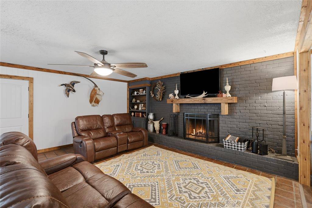 3016 Arapaho Road, Commerce, TX 75428