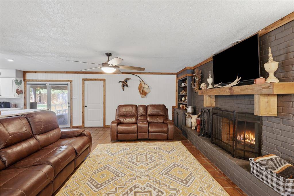 3016 Arapaho Road, Commerce, TX 75428