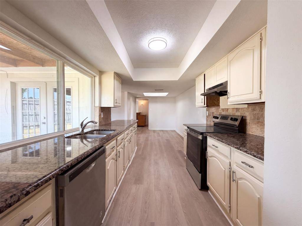 2002 Wilderness Trail, Grand Prairie, TX 75052