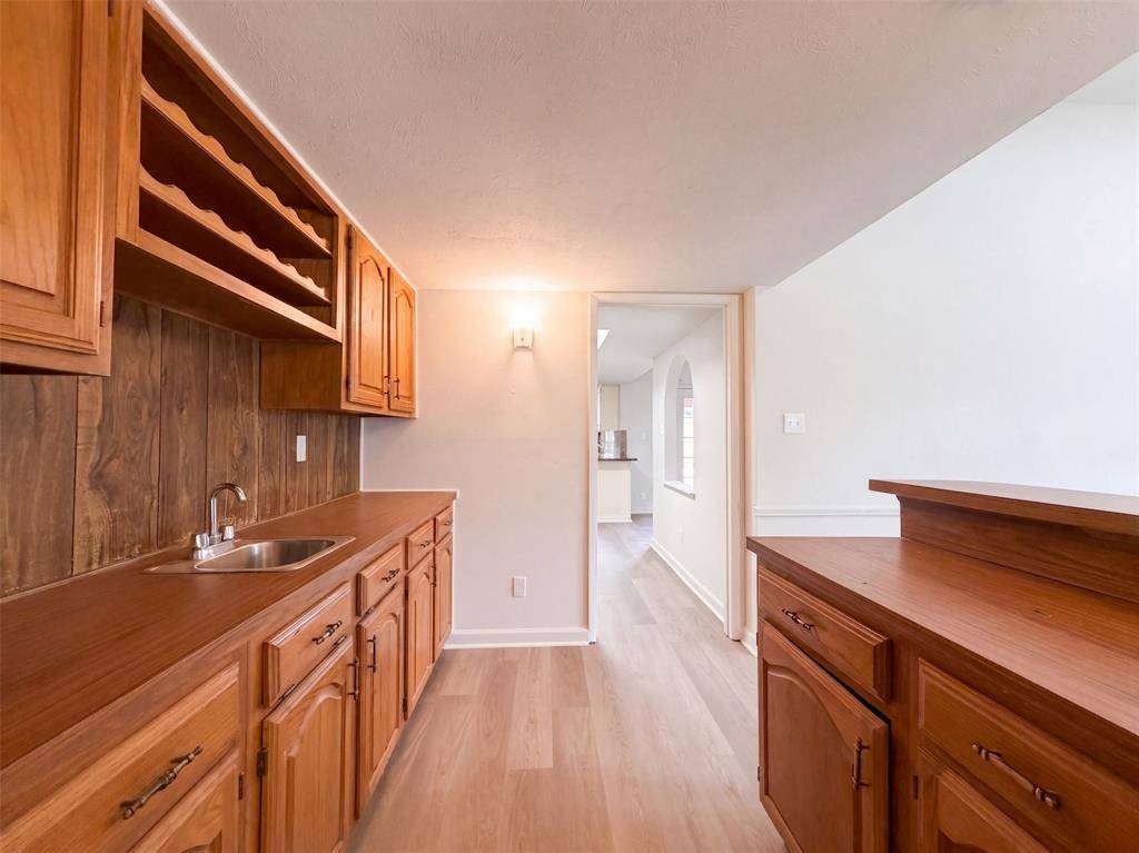 2002 Wilderness Trail, Grand Prairie, TX 75052