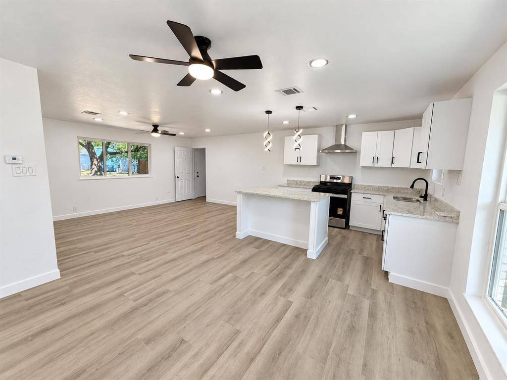 708 SW Southridge Drive, Burleson, TX 76028