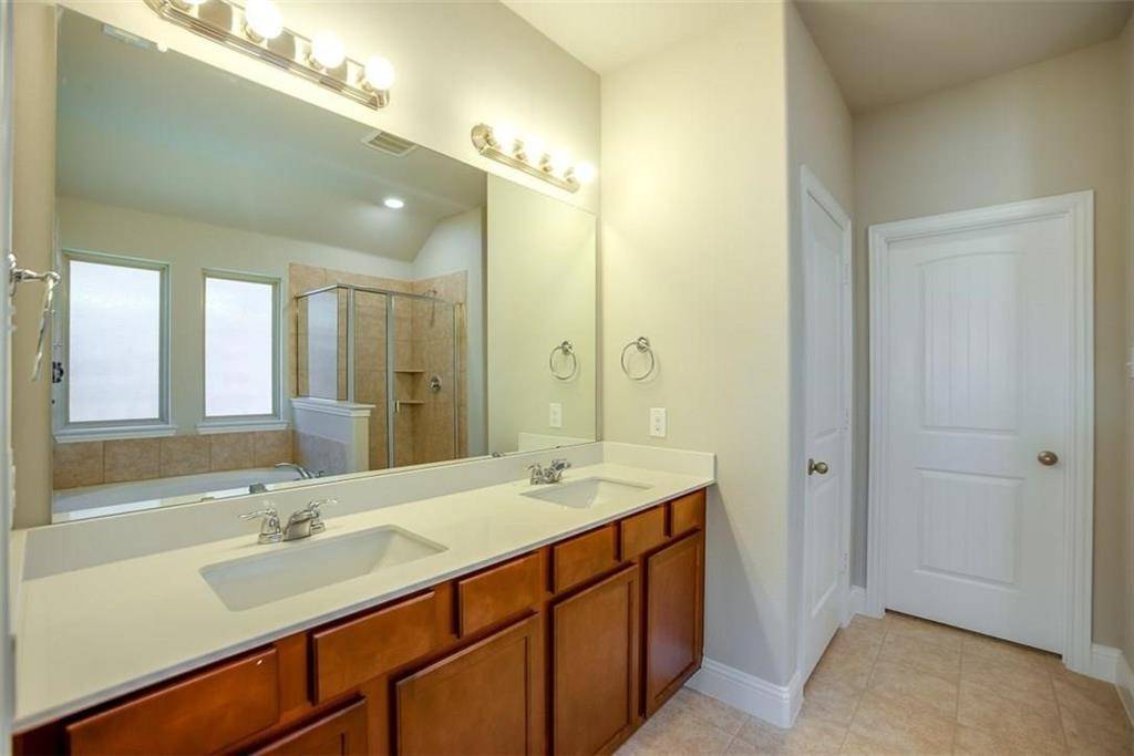 1729 Ridge Creek Lane, Aubrey, TX 76227