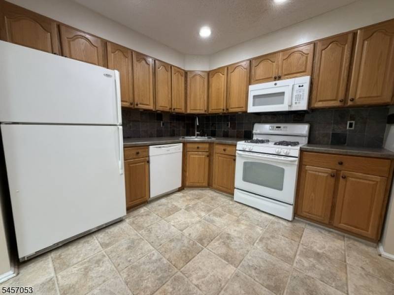 33 Baldwin Ct, Bernards Twp., NJ 07920