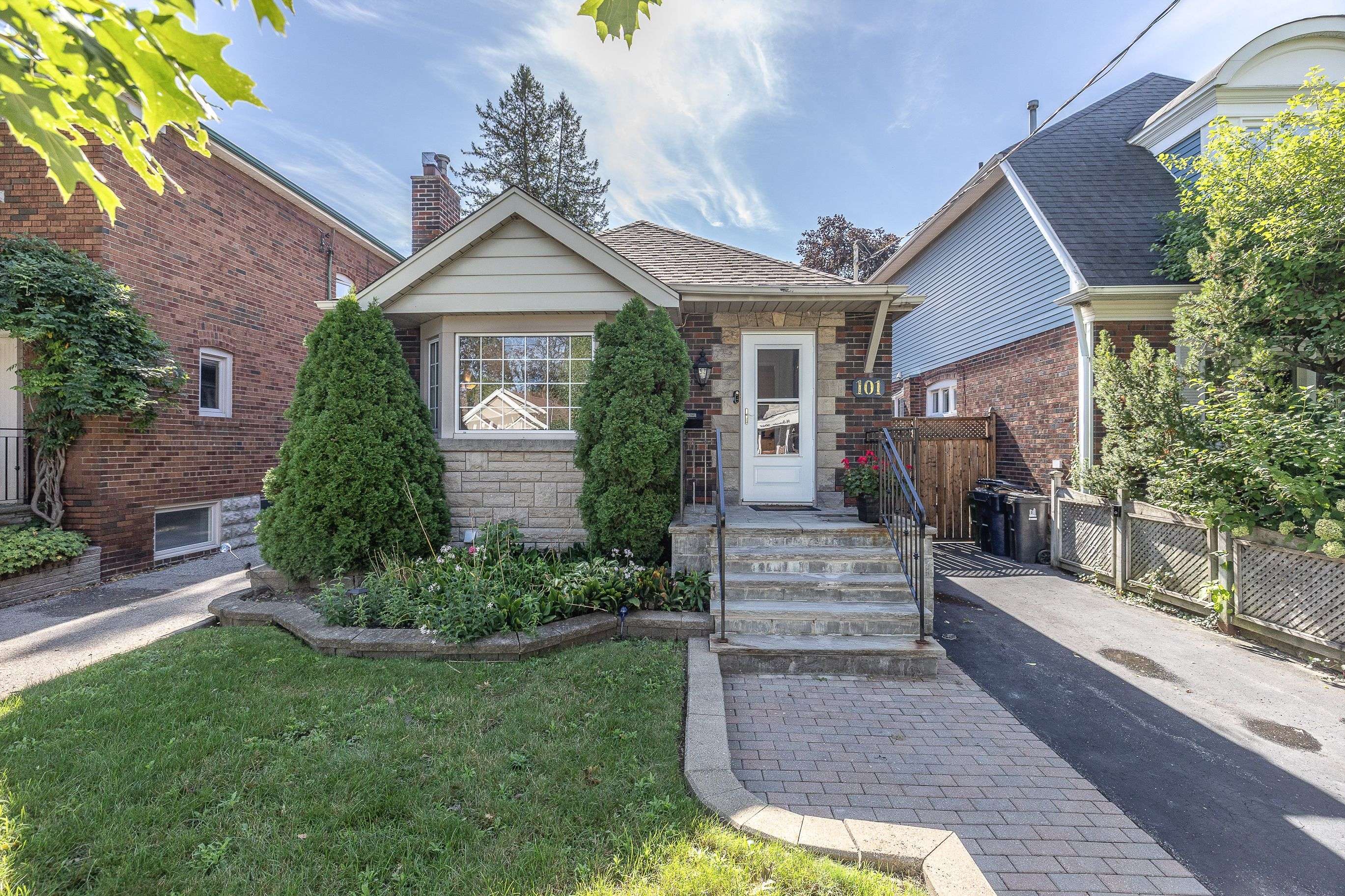 101 Southvale DR, Toronto C11, ON M4G 1G4