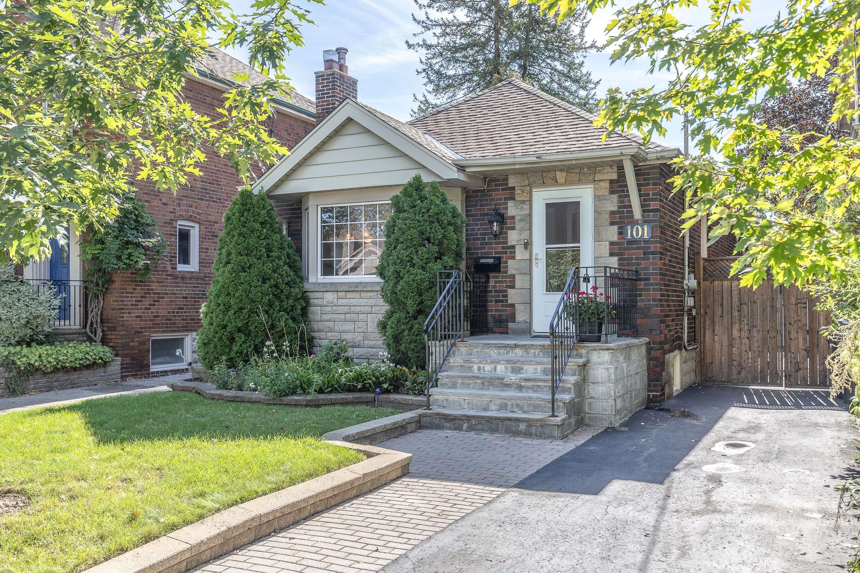101 Southvale DR, Toronto C11, ON M4G 1G4