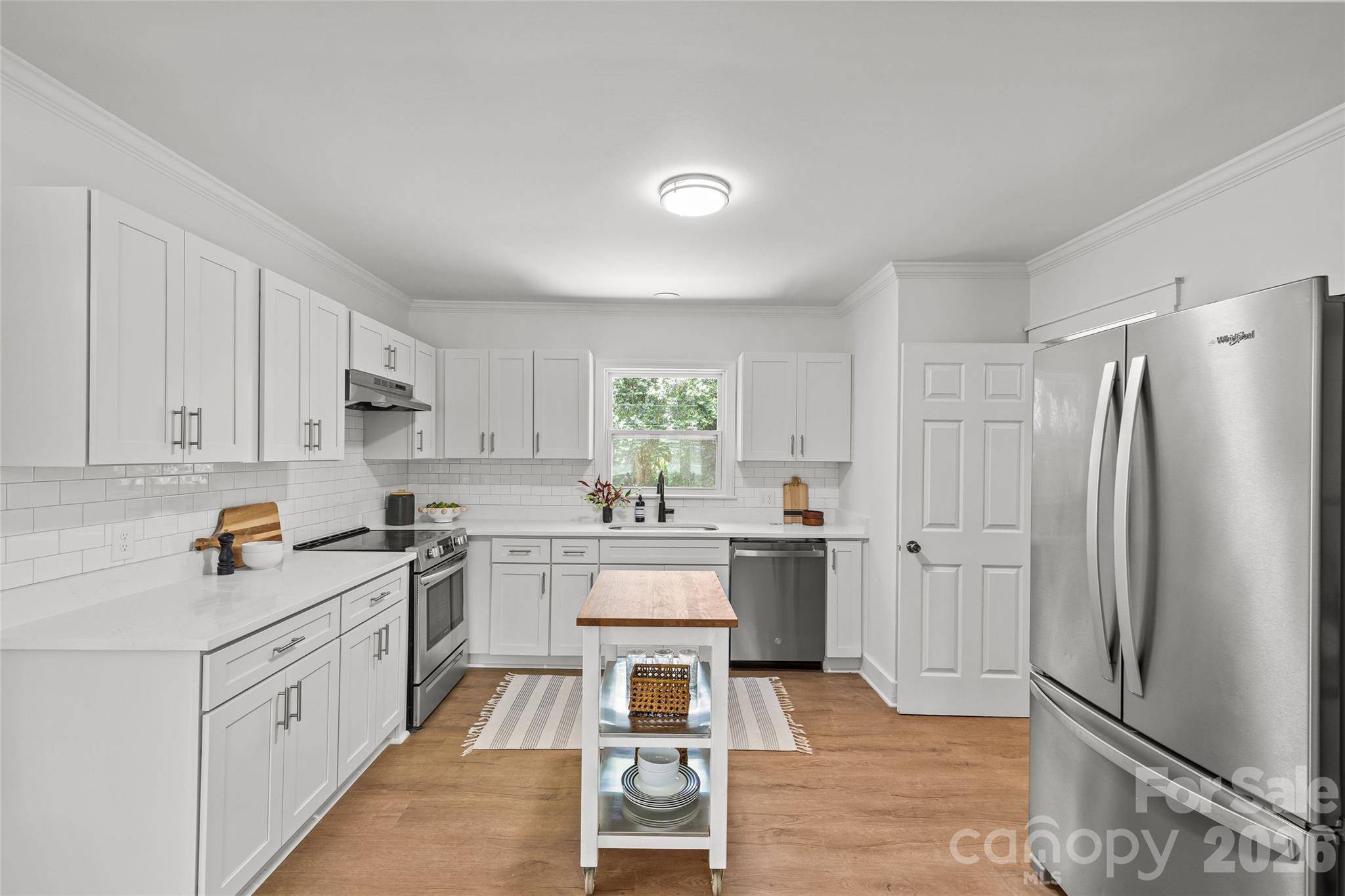 1915 Birchcrest DR, Charlotte, NC 28205