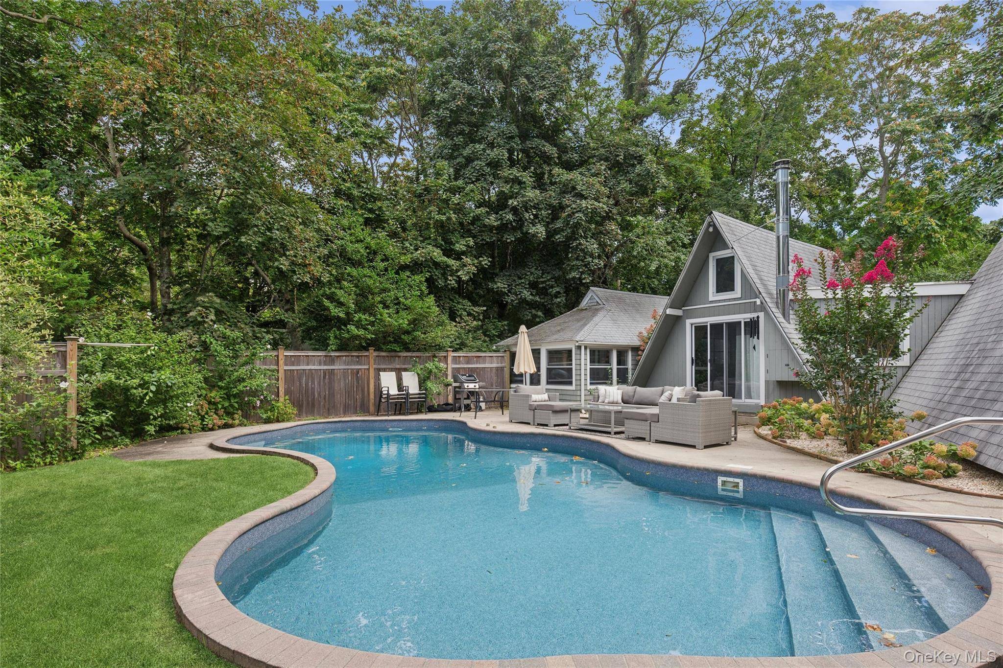 10 Oak LN, Sag Harbor, NY 11963